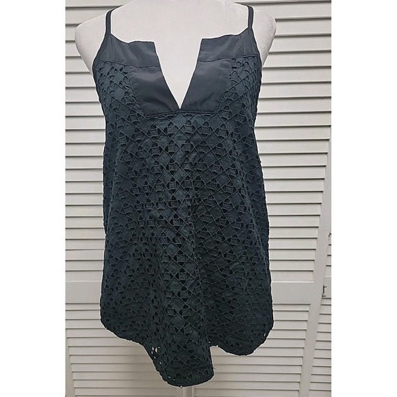 Athleta Tops - Athleta Dunes Black Eyelet Tank Keyhole Back SZ XXS V Neck